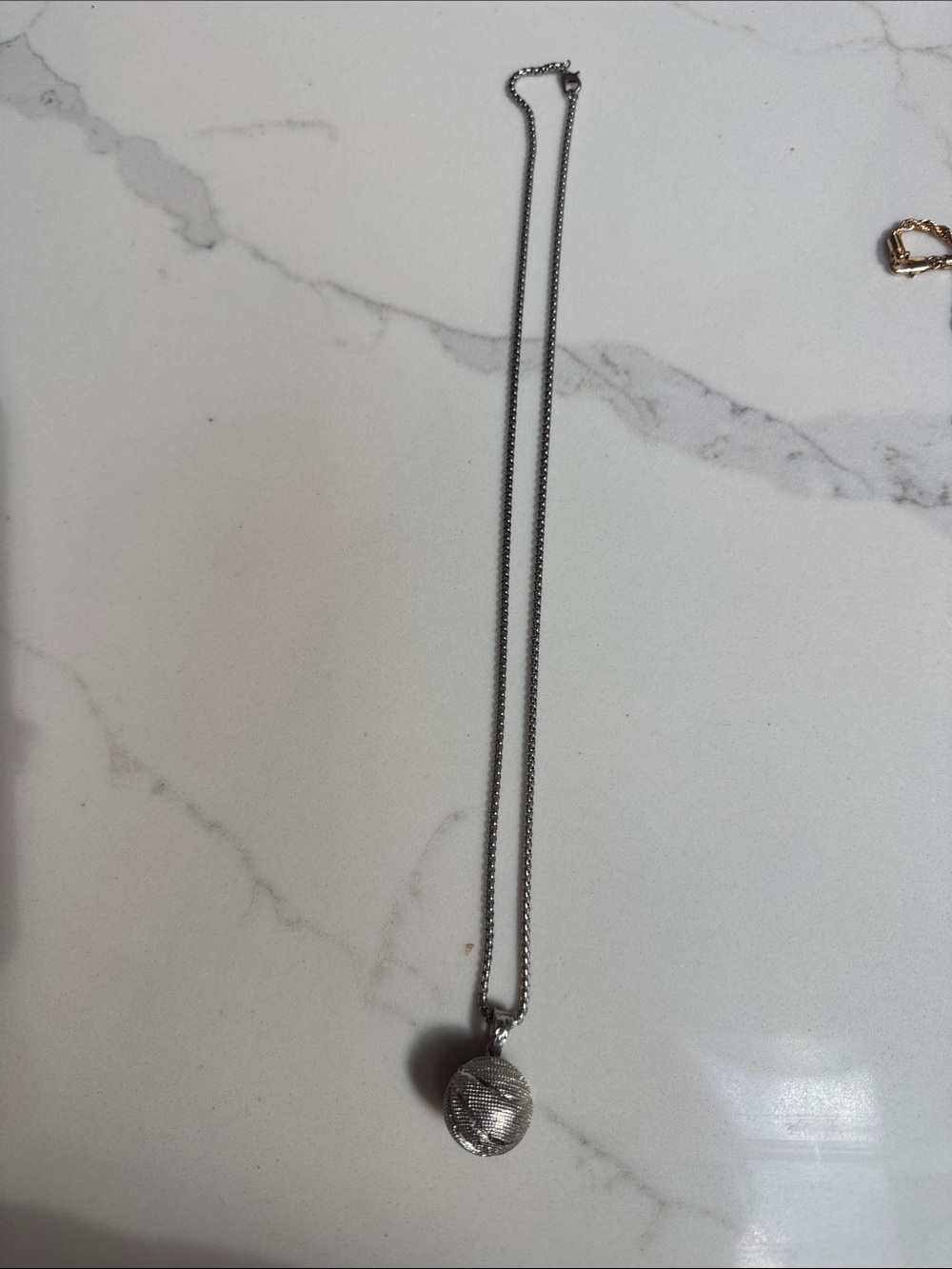 Silver Textured Pendant Necklace